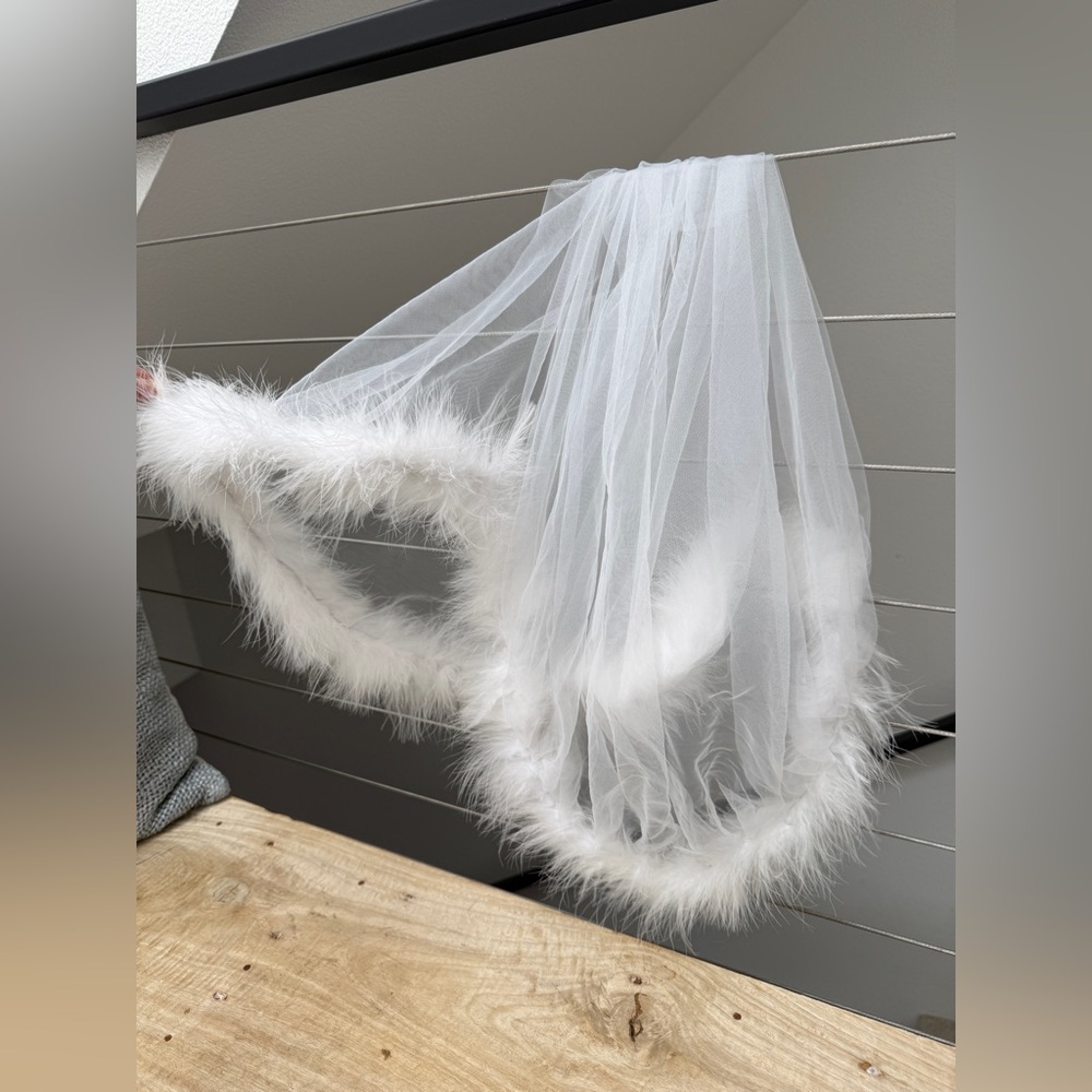 Gigi & Olive White Feather Trim Bridal Veil Soft Tulle Bachelorette Wedding Veil - Picture 12 of 13